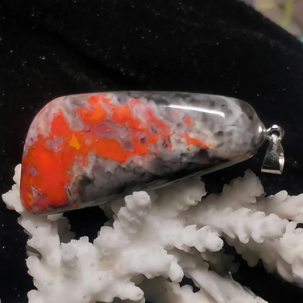 Lava Flow Seam Agate Anhänger